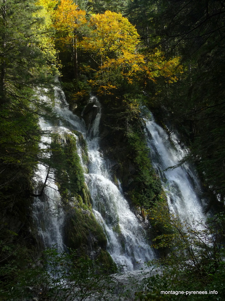 Cascade en vallée de Rioumajou - vallée d'Aure - Pyrénées