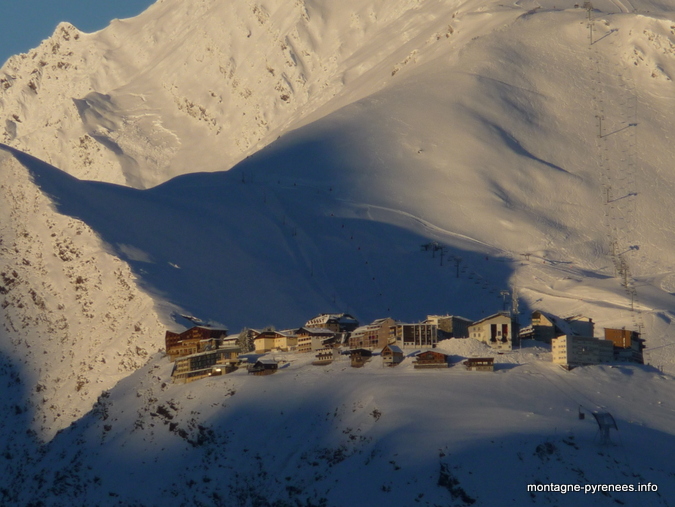 Pla d'Adet depuis les hauts d'Azet vallée d'Aure Pyrénées