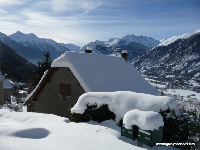 Camparan et la vallée d'Aure sous la neige