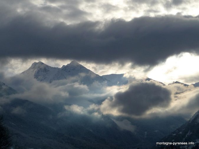 Nuages sur la vallée d'Aure - Pyrénées