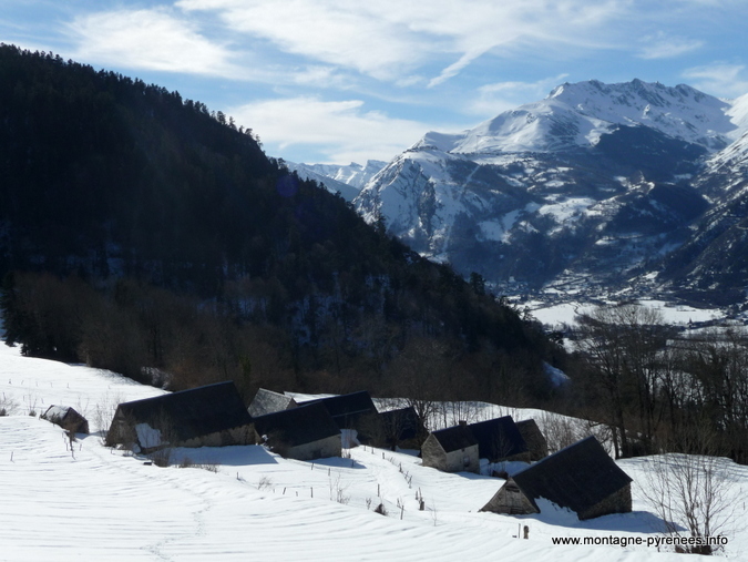 granges de Camparan en vallée d'Aure Pyrénées