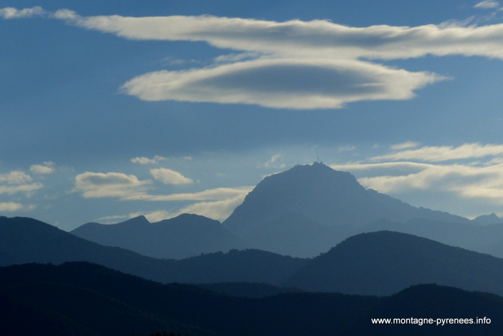 pic du midi de Bigorre pris des Baronnies dans les Pyrénées