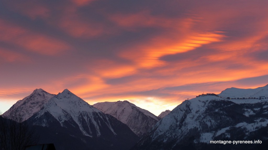 coucher de soleil sur la vallée d'Aure Pyrénées