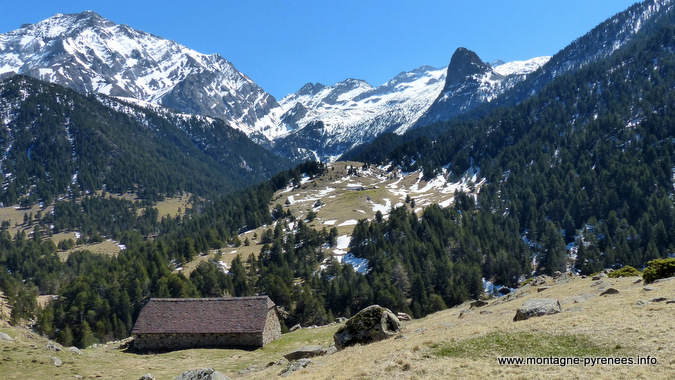 grange de viados face au massif des Posets