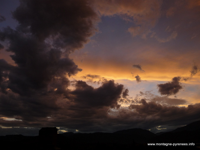 orage sur Ainsa Sobrarbe Aragon