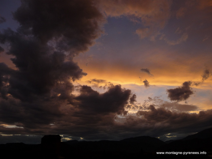 orage sur Ainsa Sobrarbe Aragon