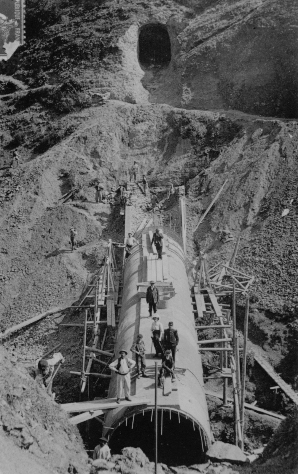 Canal d'amenée d'eau depuis Avajan - usine de Bordères