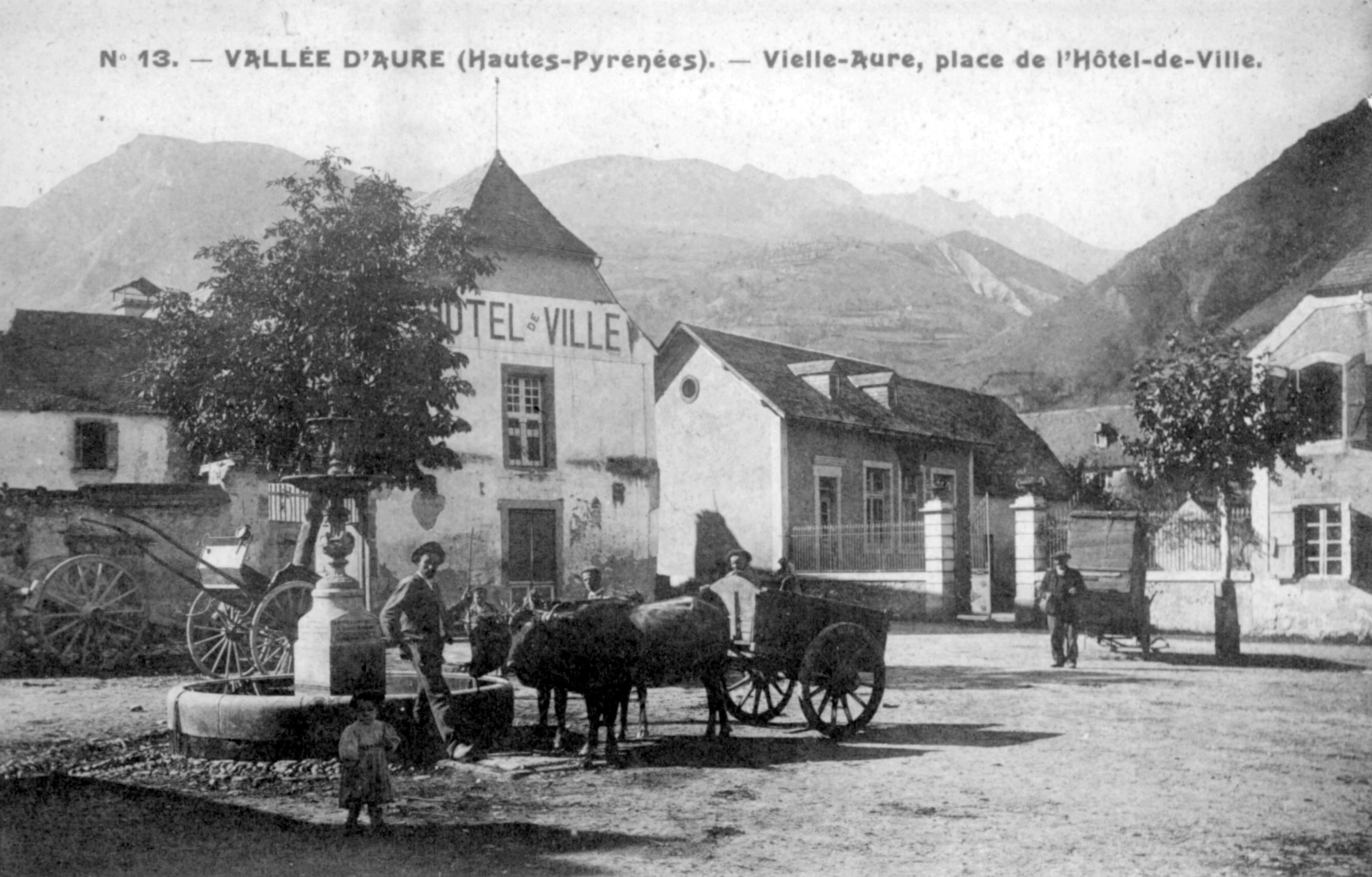 Sur la place de Vielle-Aure