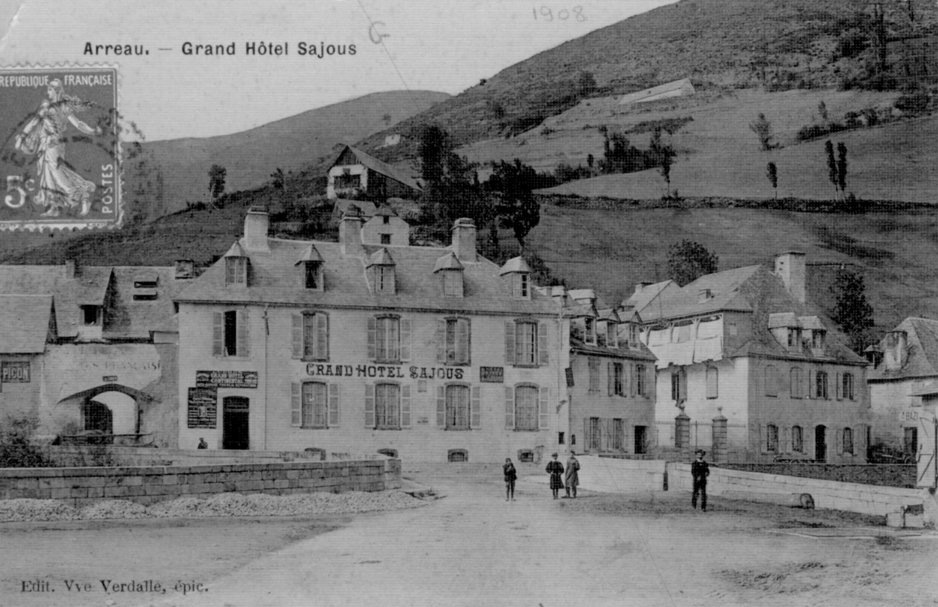 arreau-place-monument7